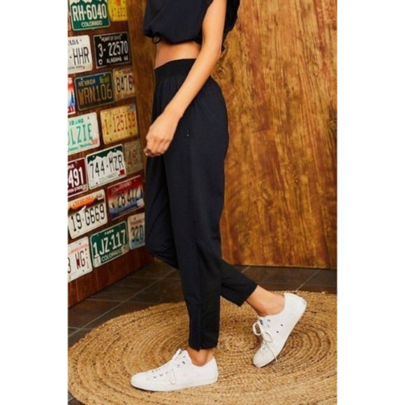 Women’s Black Waist Elastic Band Side Zipper Pocket Contrast Mesh Pants - Picture 3 of 6